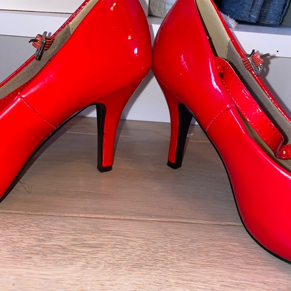 Red heels - Picture 3 of 6